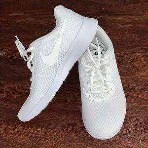 White Nike roshe one men’s size 7